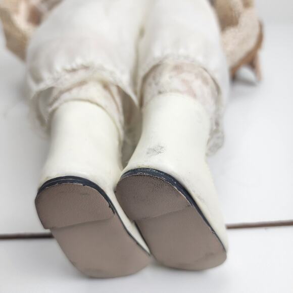 Donna Marie Cracker Barrel Exclusive American Classics Collection Porcelain Doll - Picture 12 of 14